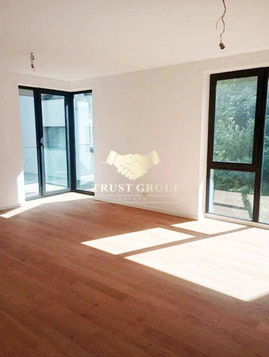 3 camere + garaj + boxă de vânzare în complexul Win Herastrau