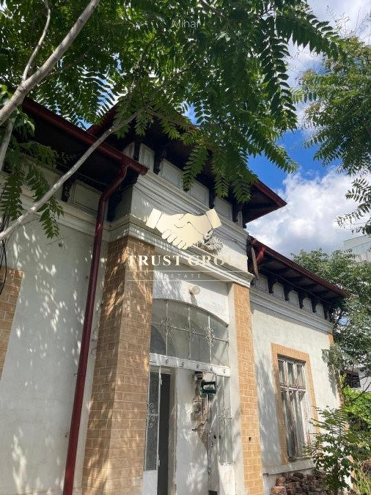 Vilă 2 corpuri – construcție 2012 + casă veche interbelică, curte libera 260mp