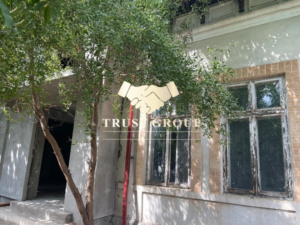 Vilă 2 corpuri – construcție 2012 + casă veche interbelică, curte libera 260mp