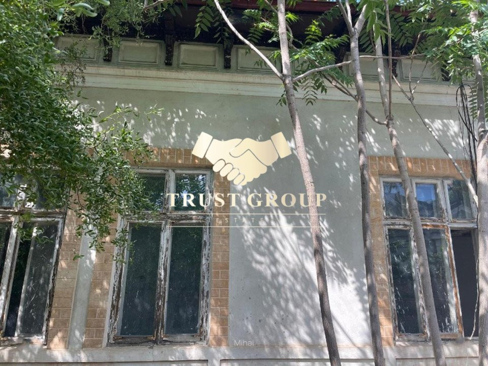 Vilă 2 corpuri – construcție 2012 + casă veche interbelică, curte libera 260mp