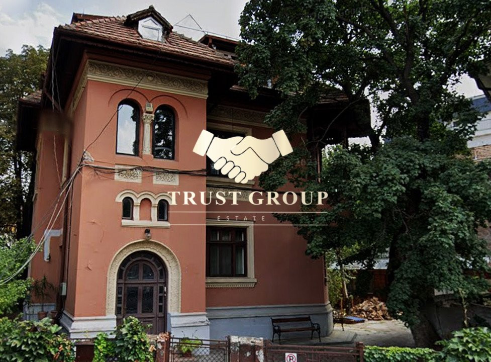 Apartament deosebit, design interbelic și teren privat – Kiseleff