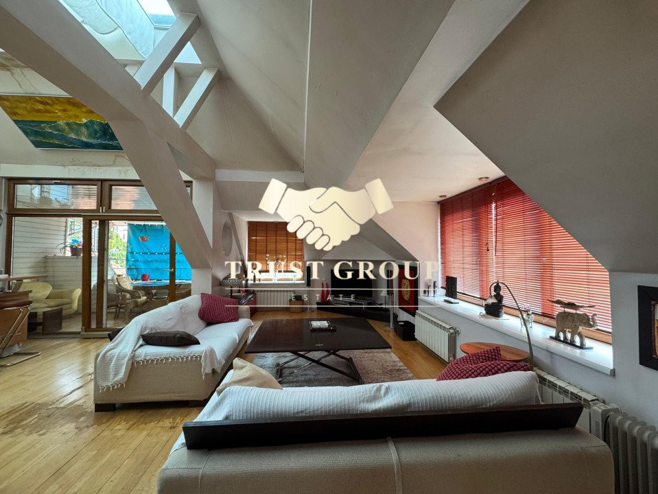 Apartament deosebit, design interbelic și teren privat – Kiseleff