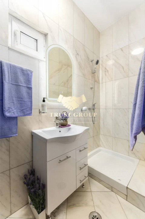 Vila 360 mp utili, teren 510 mp curte liberă 300 mp la 200 m de Parcul Circului