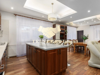 Vila 360 mp utili, teren 510 mp curte liberă 300 mp la 200 m de Parcul Circului