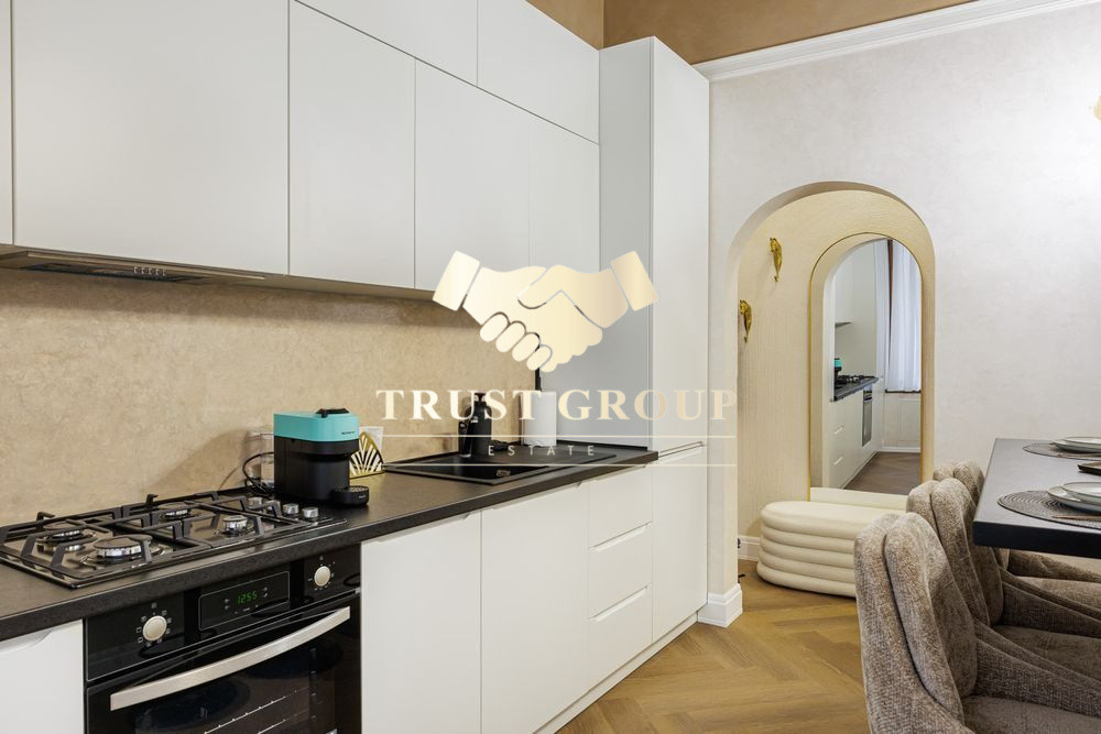 Apartament 2 camere Armenească | Renovat complet | Fără risc seismic 