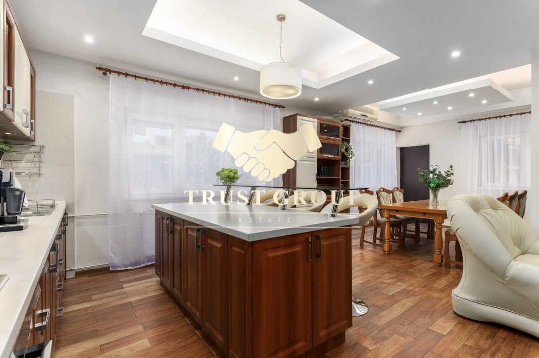 Vila 360 mp utili, teren 510 mp curte liberă 300 mp la 200 m de Parcul Circului