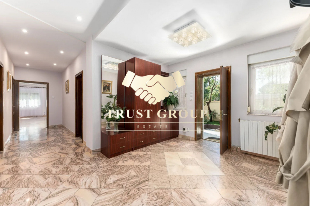 Vila 360 mp utili, teren 510 mp curte liberă 300 mp la 200 m de Parcul Circului