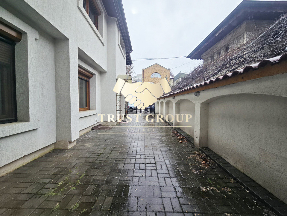  5 camere langa piata  Domenii Vila eleganta