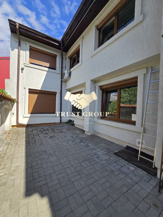  5 camere langa piata  Domenii Vila eleganta