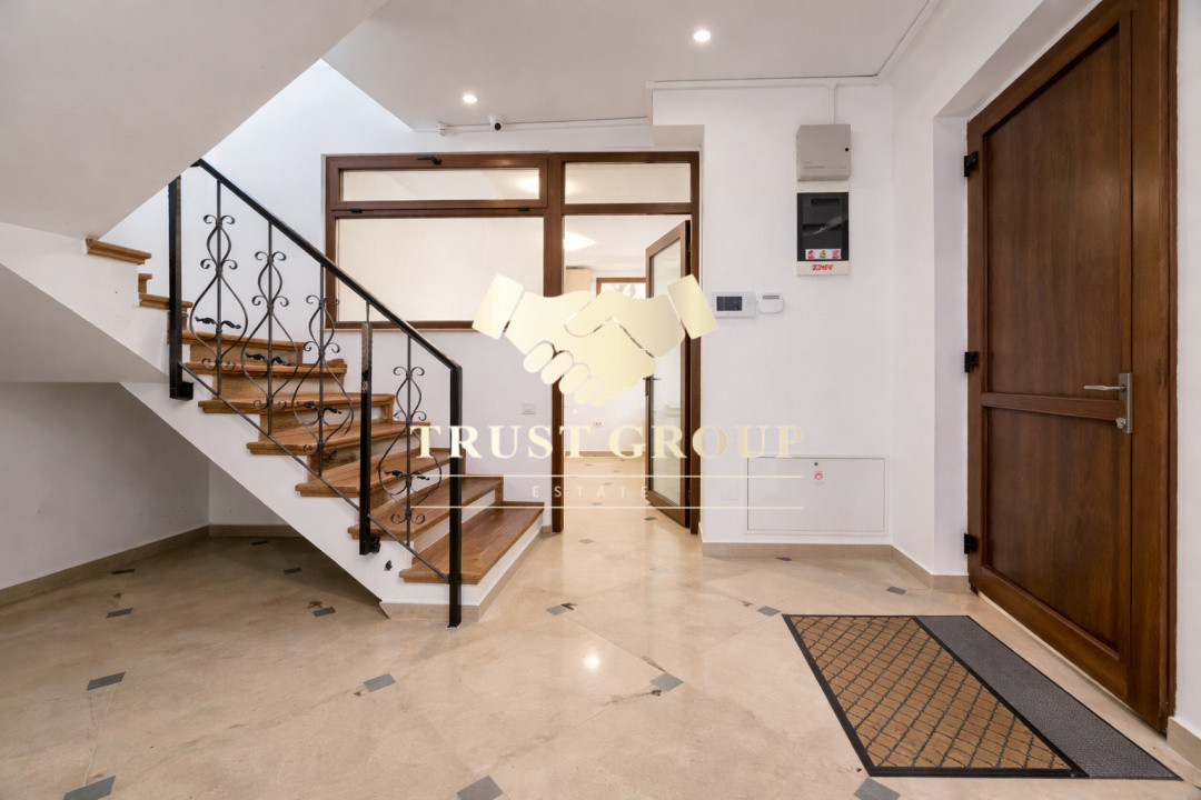  5 camere langa piata  Domenii Vila eleganta