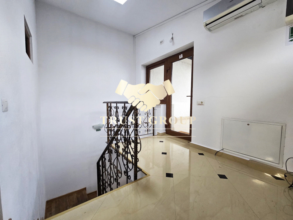  5 camere langa piata  Domenii Vila eleganta