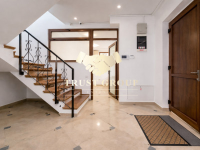  5 camere langa piata  Domenii Vila eleganta