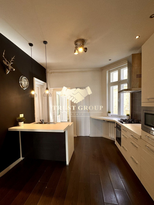 Apartament  4 camere spațios și luminos într-o vilă interbelică