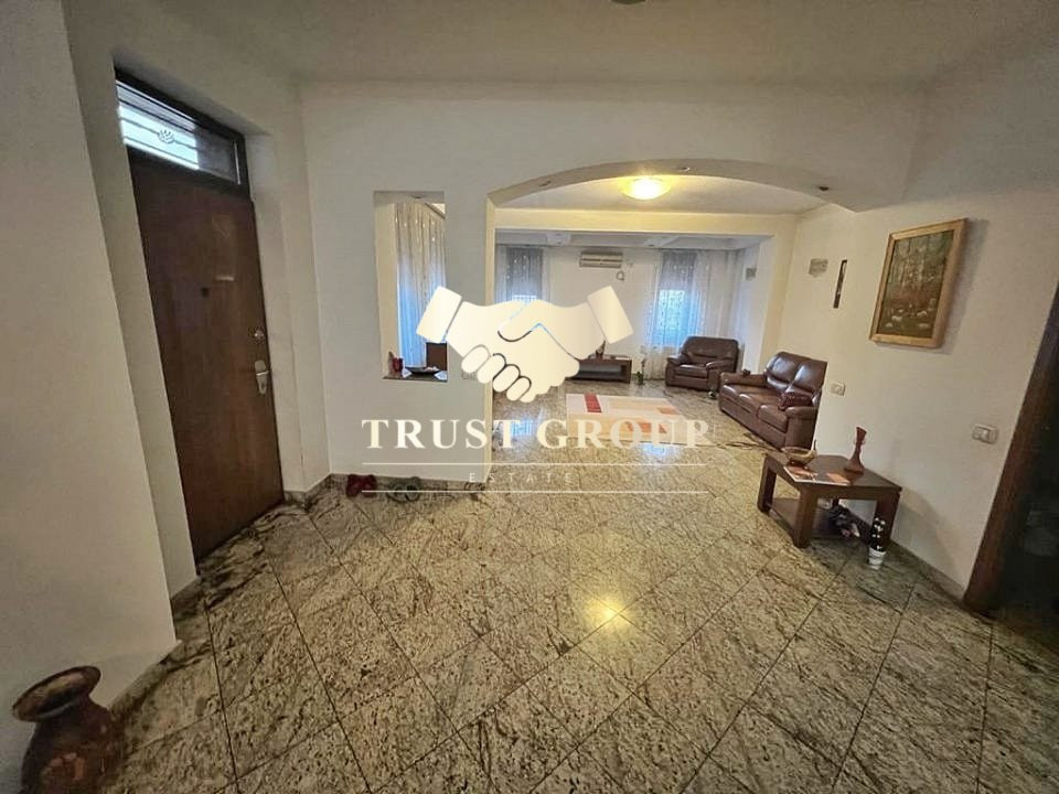 Casa individuala 6 camere Drumul Sarii