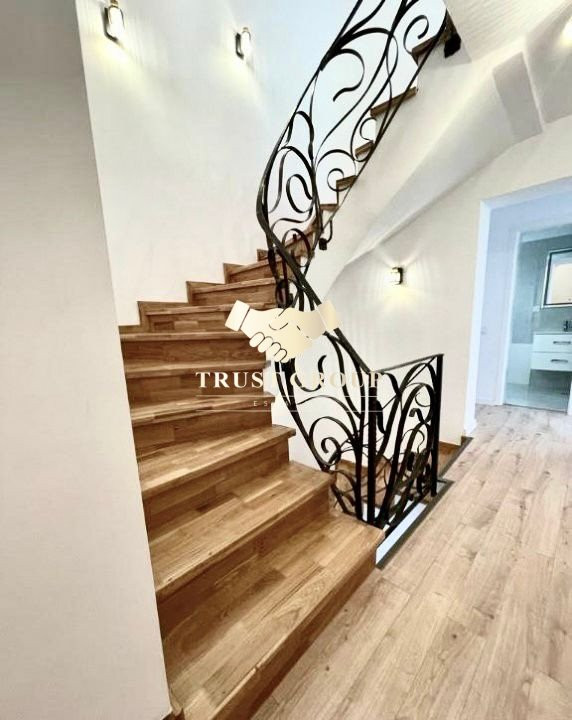 Penthouse de tip triplex 7 camere etaj 5 6 7 | 2 terase 56mp Victoriei