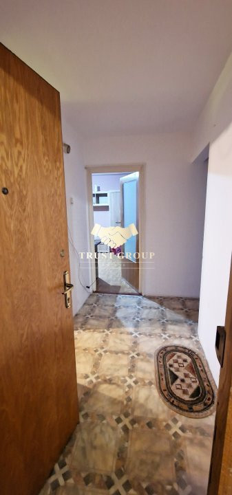 Apartament 3 camere, decomandat, vizavi de metrou