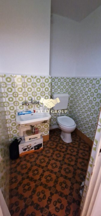 Apartament 3 camere, decomandat, vizavi de metrou