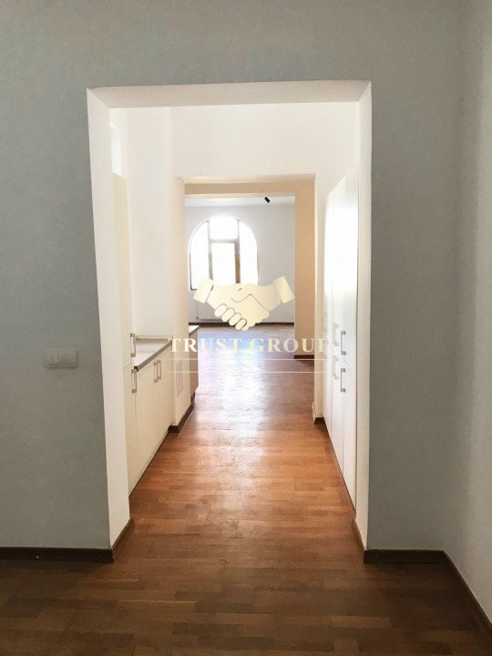  8 camere Kiseleff 100mp curte libera Vila D+P+2E+M