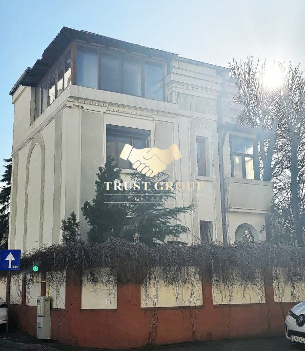  -Cu Garaj și Casă de Oaspeți- Vila Boierească Consolidată pe Teren Generos