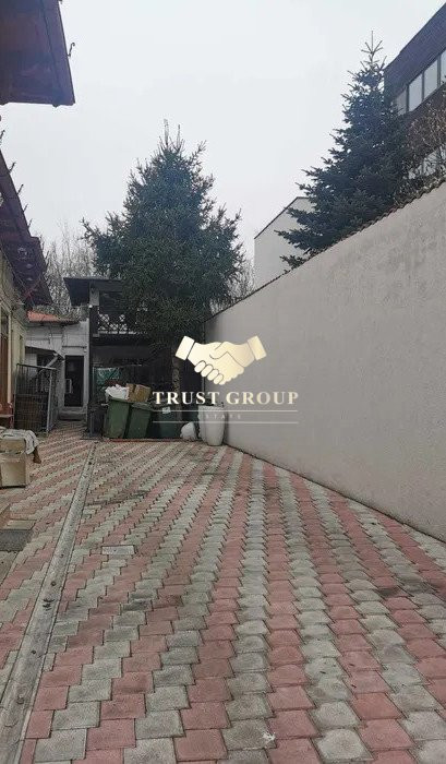   Banu Manta - Casă spațioasă cu 6 camere  curte generoasă 