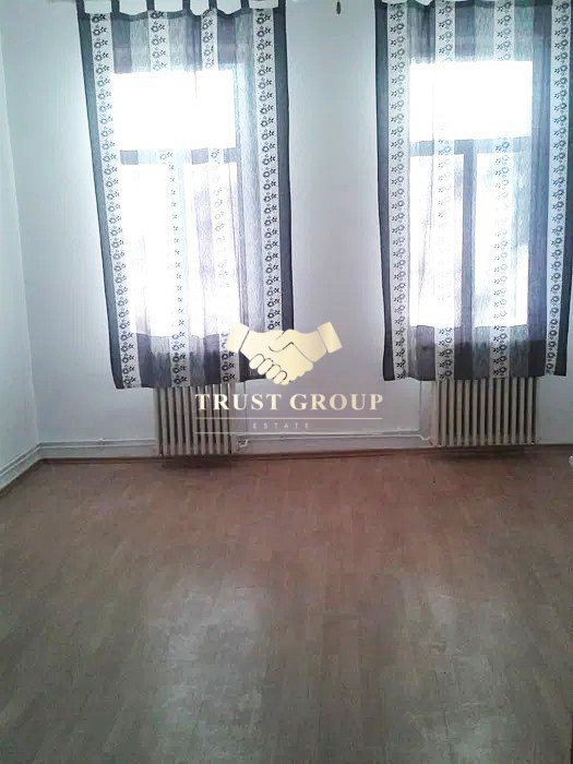   Banu Manta - Casă spațioasă cu 6 camere  curte generoasă 