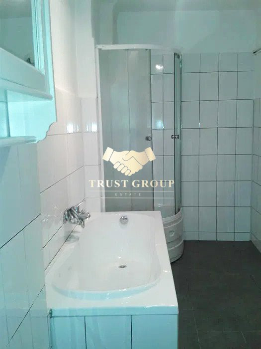   Banu Manta - Casă spațioasă cu 6 camere  curte generoasă 