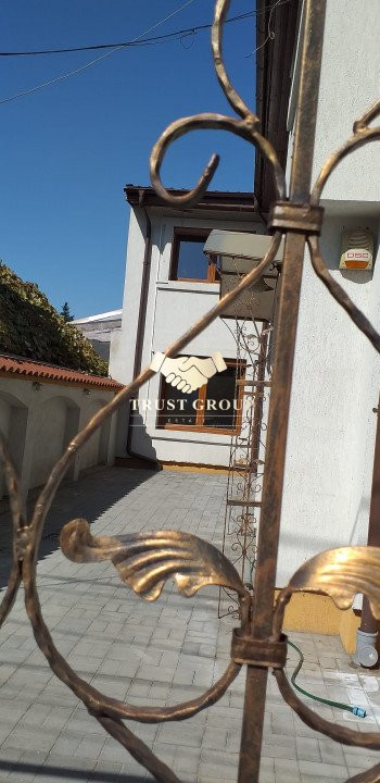 Domenii Vila eleganta 5 camere langa piata  