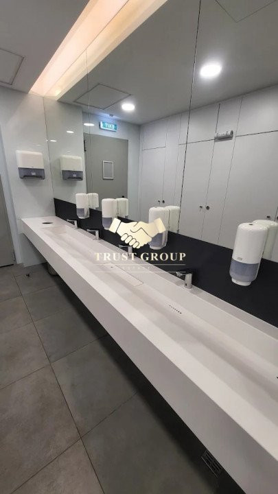 Spațiu Comercial de 247 mp – Ideal pentru Restaurant sau Afacere, Vitrină 19 ml