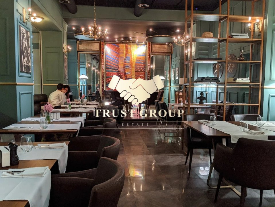 Spațiu Comercial de 247 mp – Ideal pentru Restaurant sau Afacere, Vitrină 19 ml